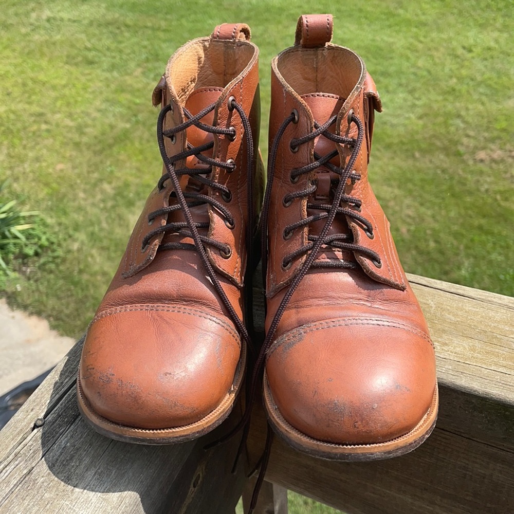 Mikoleon boots